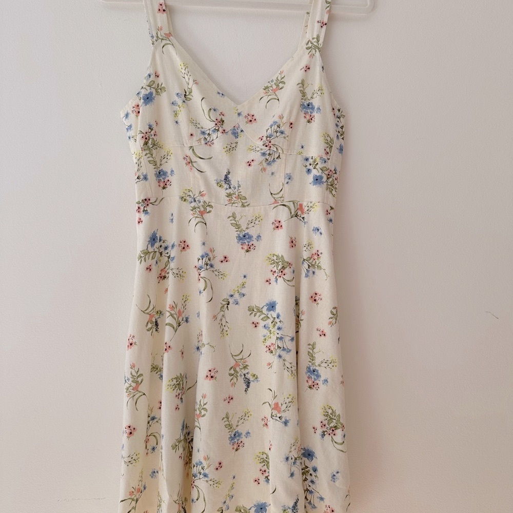 Gilli Elegant Cream Dress